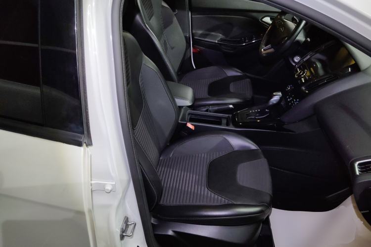 Used Ford Focus 2017 Sedan 1.6L Automatic Fashion Edition Smart Drive Version
