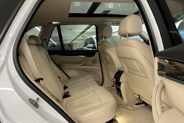 Used BMW X5 2014 xDrive35i Gasoline 7-seater U.S. specification model
