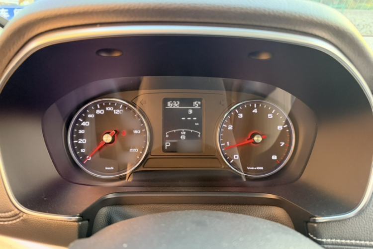 Used Roewe RX5 2016 20T Two-Wheel Drive Automatic Internet Smart Edition
