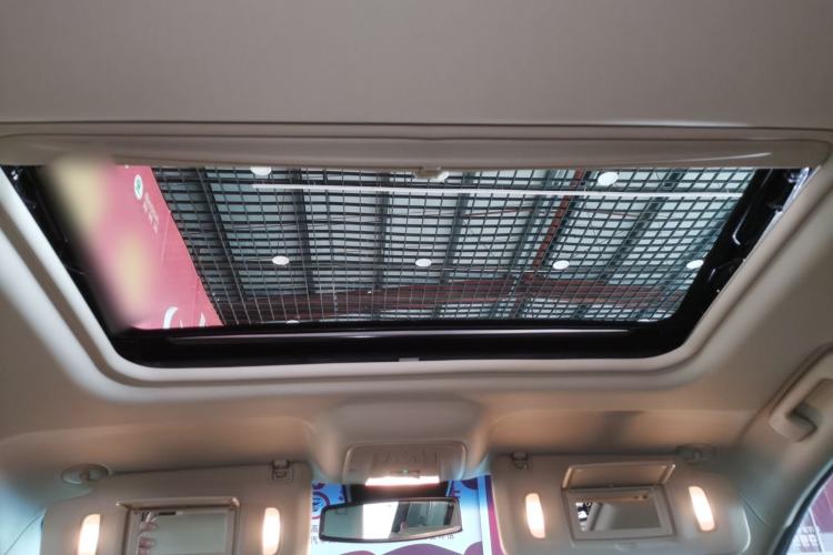 Used Buick GL8 2023 Facelifted Land Cruiser Executive Luxury Version
