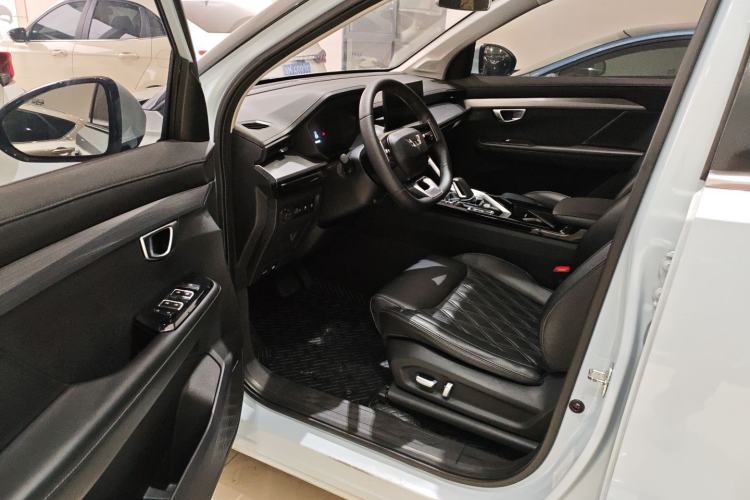 Used Wuling Asta 2022 2.0L DHT Electric-Speed Version
