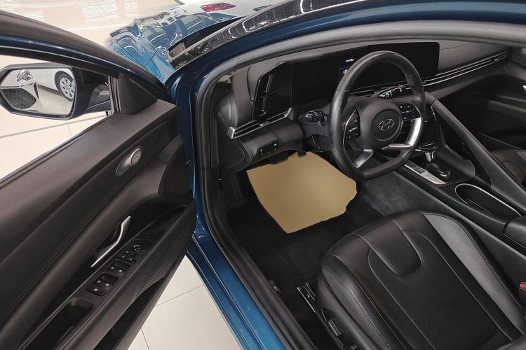 Used Hyundai Elantra 2021 1.5L CVT LUX Prestige Edition
