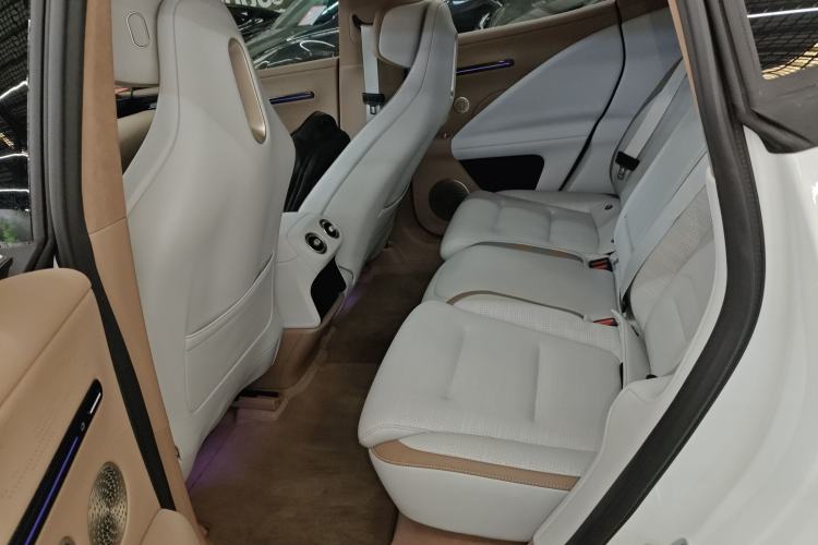 Used  07 2024 Ultra All-Electric Four-Wheel Drive
