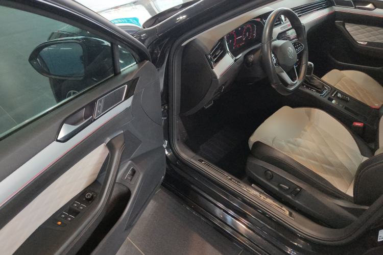 Used Volkswagen Magotan 2023 2 Million Units Limited Edition 330TSI DSG Leading Version
