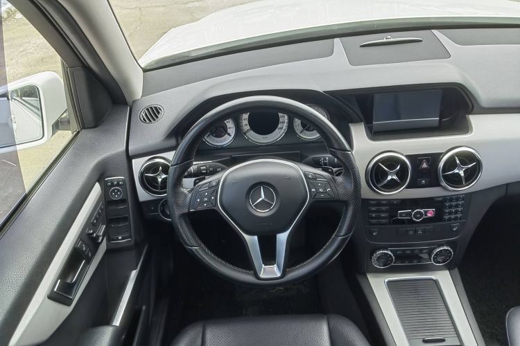 Used Mercedes-Benz GLK-Class 2013 GLK 300 4MATIC Dynamic Sunroof Model