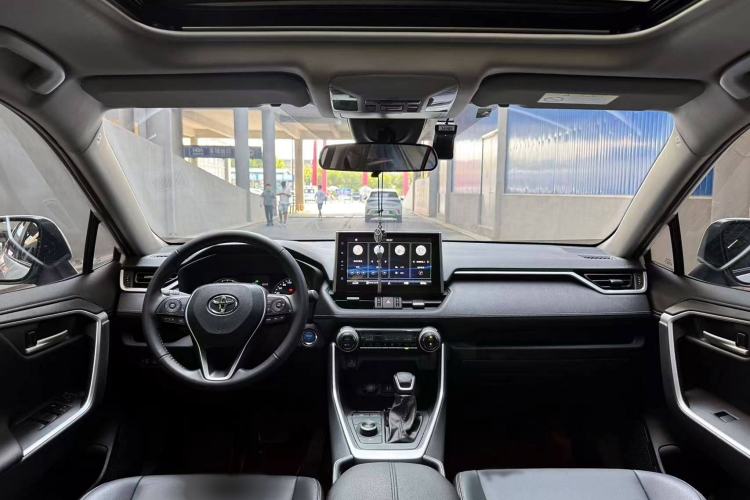 Used Toyota Wildlander 2022 Dual-Motor 2.5L E-CVT 4x4 Luxury PLUS Edition
