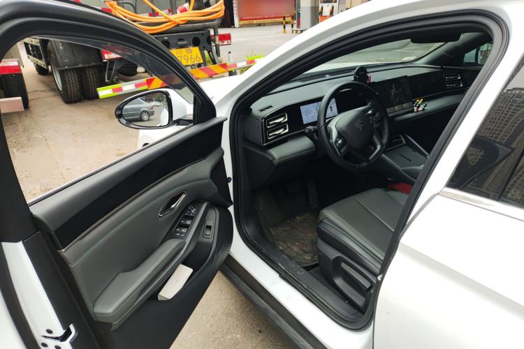 Used BYD Qin L 2025 DM-i Smart Drive 80KM Leading Model