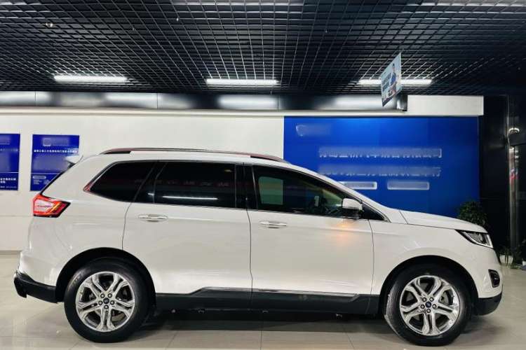 Used Ford Edge 2015 2.0T GTDi Two-Wheel-Drive High-Line Version
