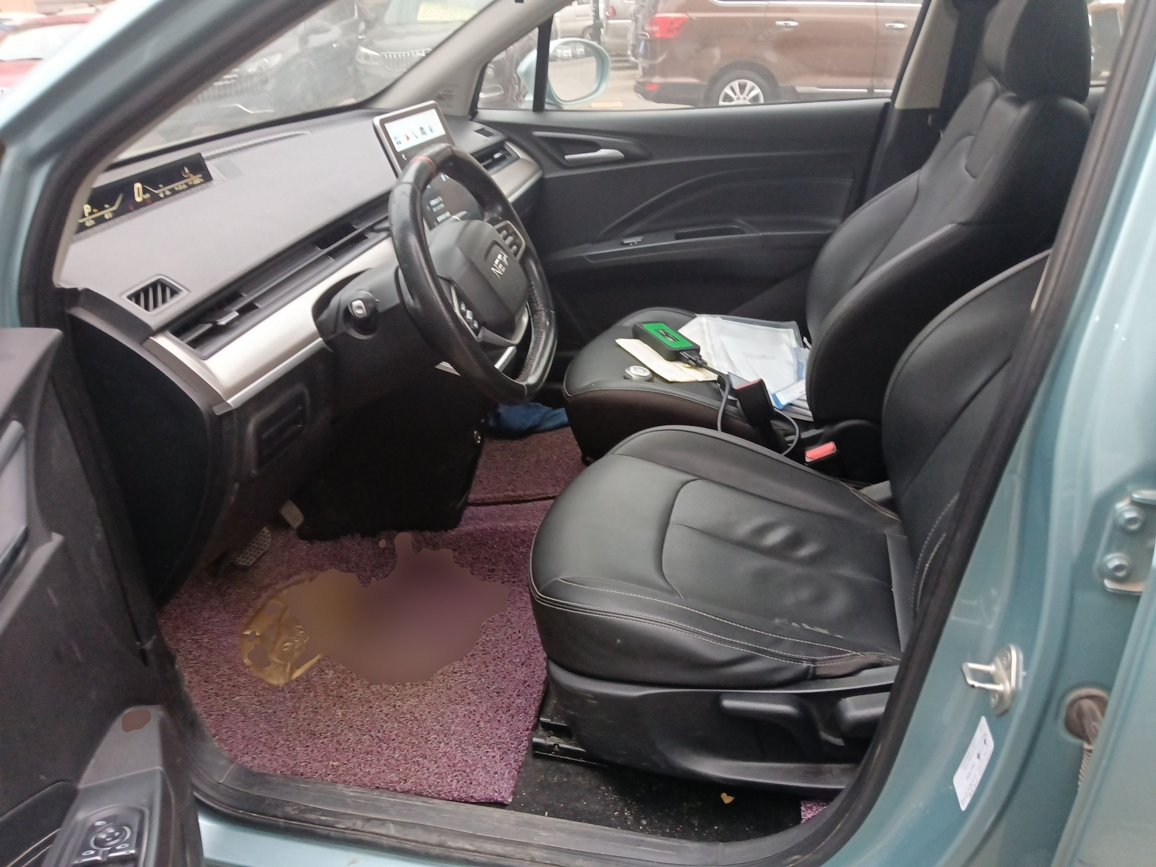 Переднее сиденье в автомобиле