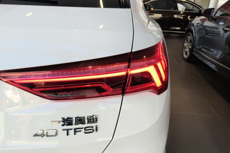 Used Audi Q3 2024 40 TFSI Fashion Dynamic Model
