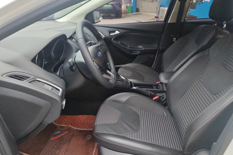 Used Ford Focus 2018 Sedan Classic 1.6L Automatic Trendy SmartDrive Edition
