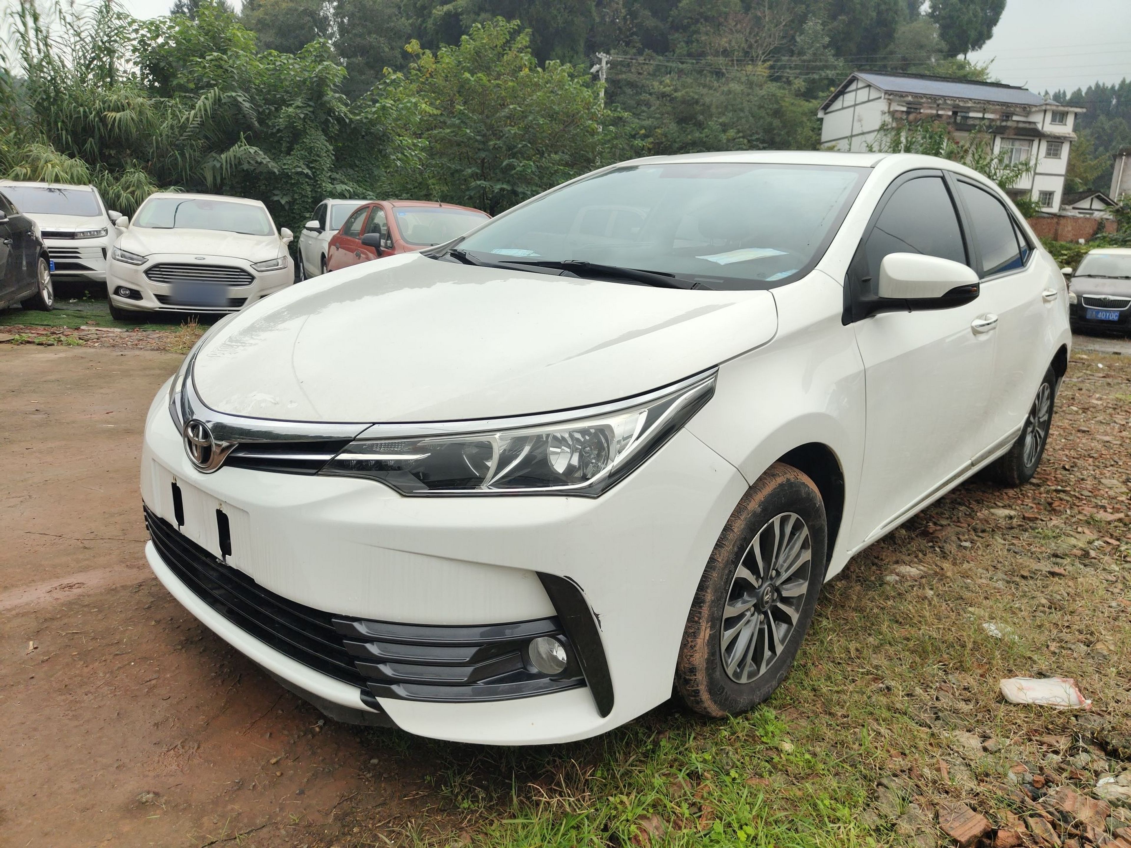 Под передней частью автомобиля