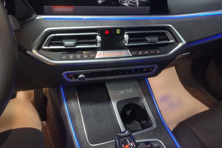 Used BMW X5 2022 xDrive 30Li Luxury M Sport Package
