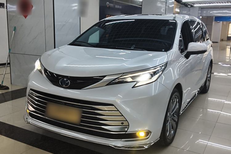 Used Toyota Sienna 2023 2.5L Hybrid Deluxe Edition