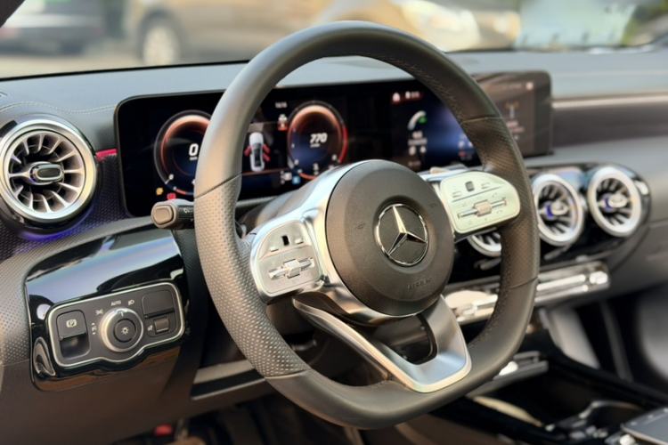 Used Mercedes-Benz A-Class 2022 Revised Version A 200 L Sport Sedan Fashionable Style
