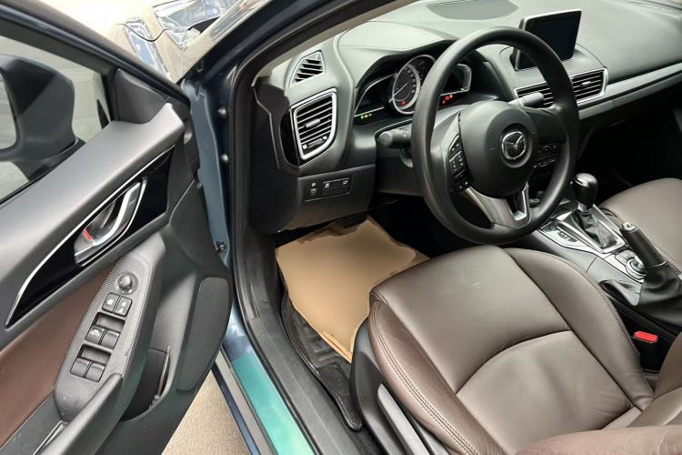 Used Mazda Mazda 3 Axela 2014 Sedan 1.5L Automatic Luxury Model
