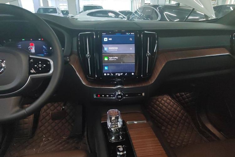 Used Volvo XC60 New Energy 2025 Plug-in Hybrid Long-Range All-Wheel Drive Smart & Luxurious Edition
