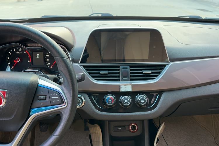 Used Baojun 310W 2017 1.5L Manual Fashion Model China V
