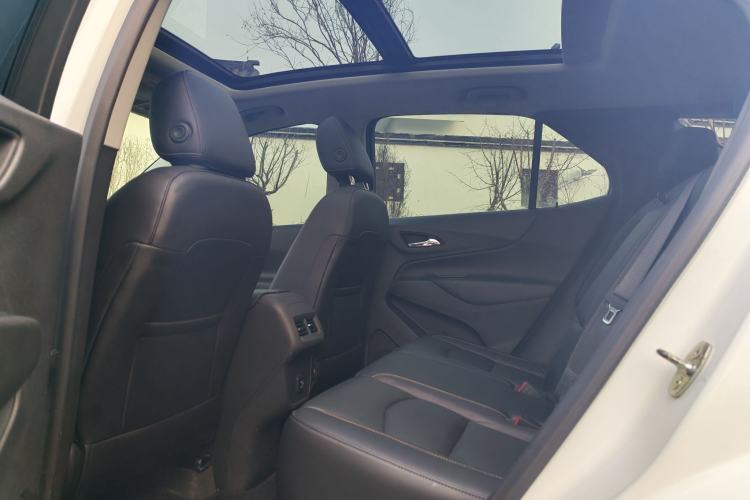 Used Chevrolet Equinox 2017 550T Automatic All-Wheel-Drive Top-Tier Version