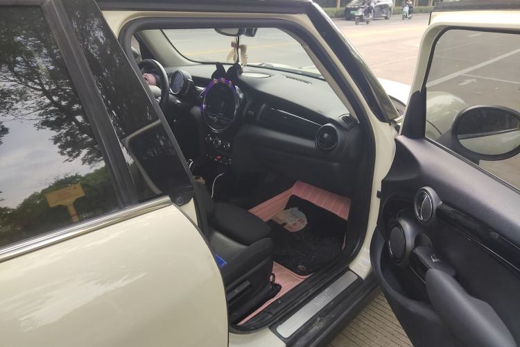 Used  MINI 2019 1.5T COOPER Classic Edition Five-Door Version
