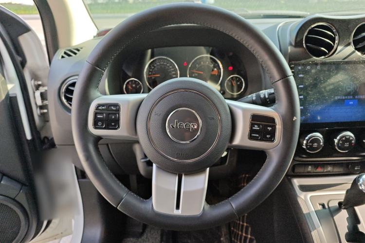 Used  Compass 2014 Revised Version 2.4L Four-Wheel Drive Comfort Edition
