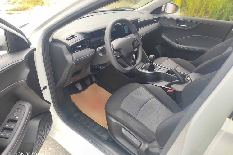 Used Roewe i5 2023 1.5L Manual Comfort Edition
