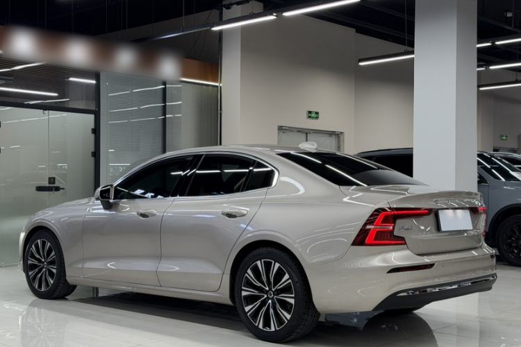 Used Volvo S60 2023 B4 Zhiyuan Luxury Edition
