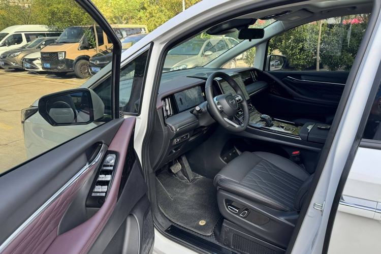 Used GAC Trumpchi M8 2024 Master Series 400T Prestige Edition
