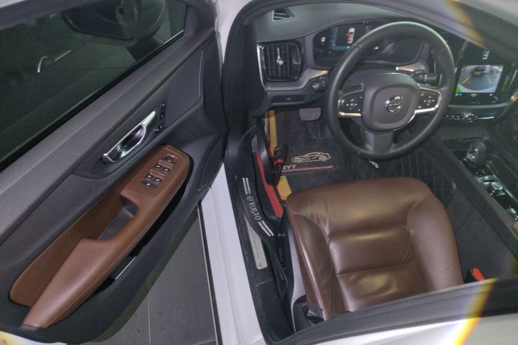 Used Volvo S60 2023 B4 Zhiyi Luxury Edition
