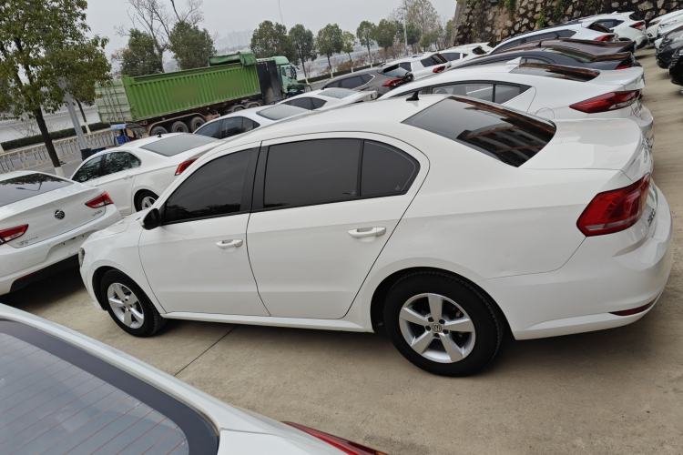 Used Volkswagen Lavida 2015 1.6L Manual Fashion Edition
