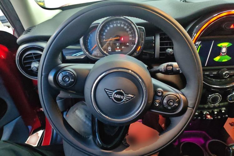 Used  MINI 2019 1.5T COOPER Classic Edition Five-Door Version
