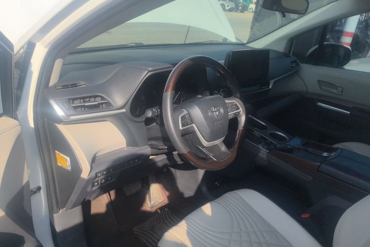Used Toyota Sienna 2021 2.5L Hybrid Comfort Edition