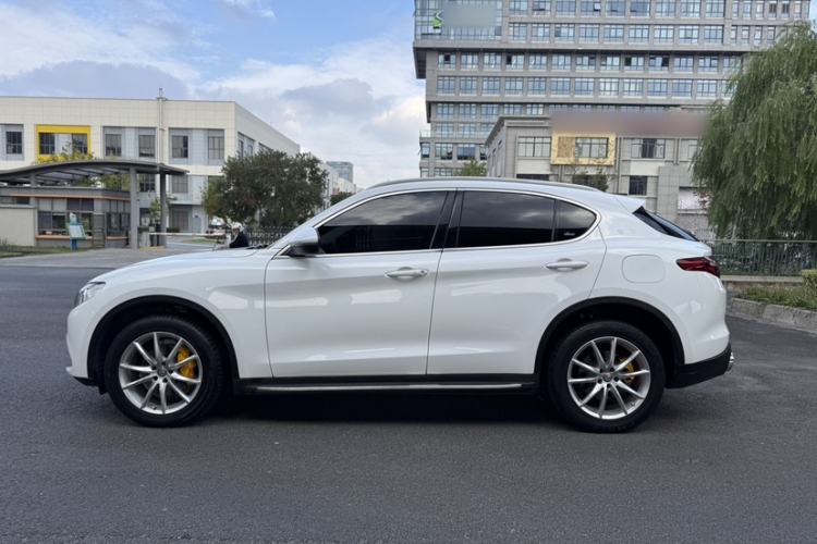 Used Alfa Romeo Stelvio 2017 2.0T 200HP Luxury Edition