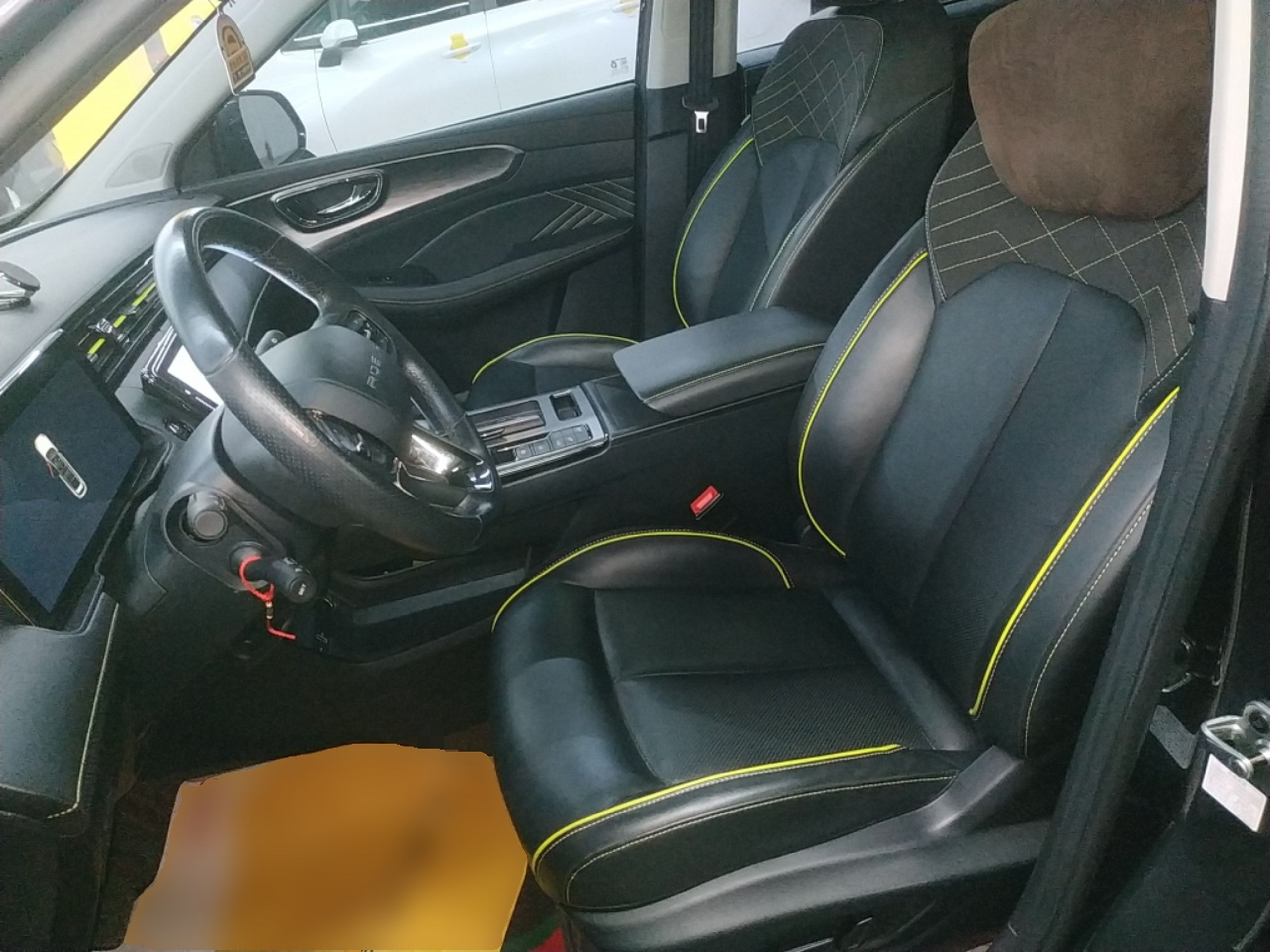 Переднее сиденье в автомобиле