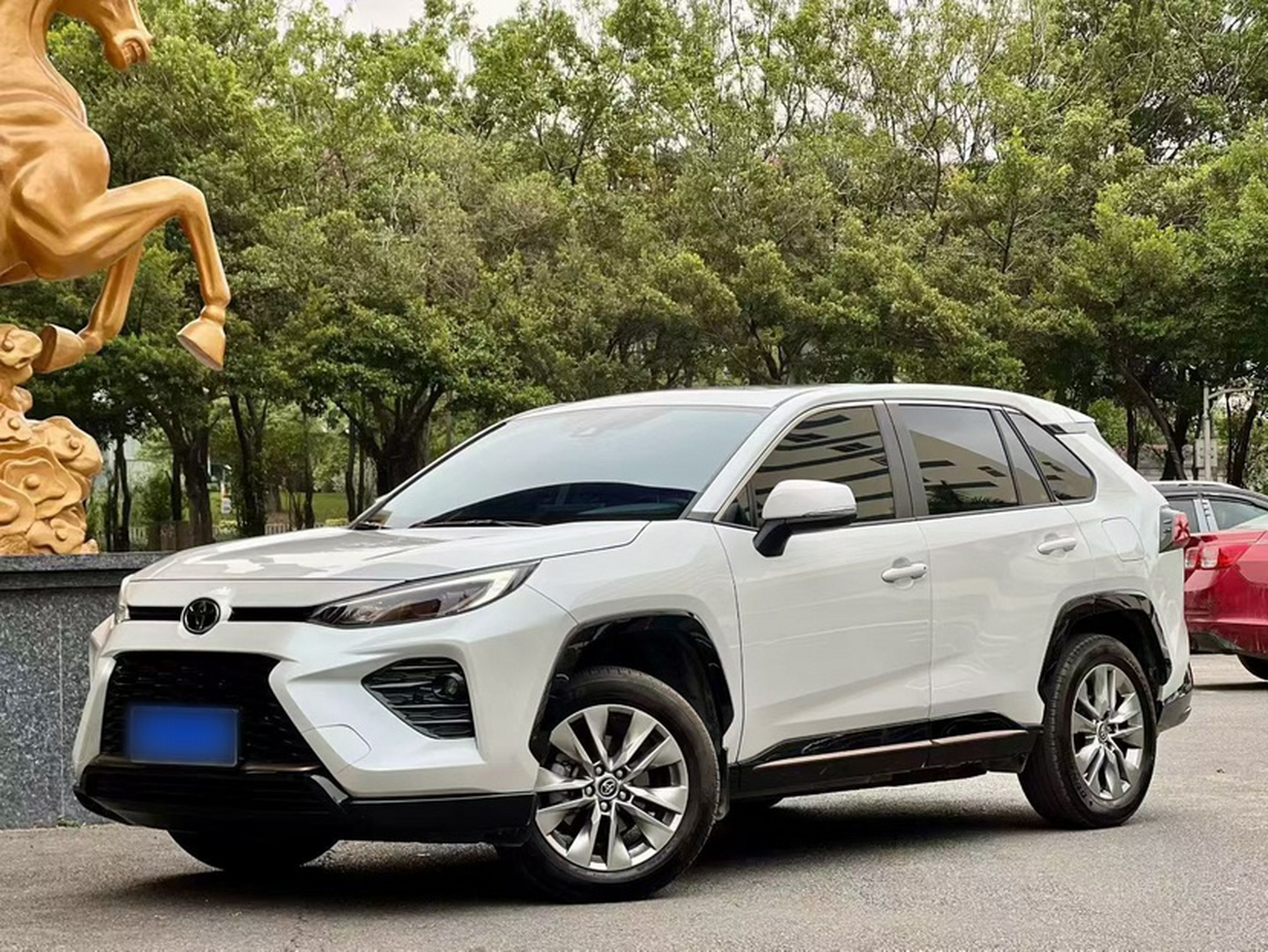 Под передней частью автомобиля