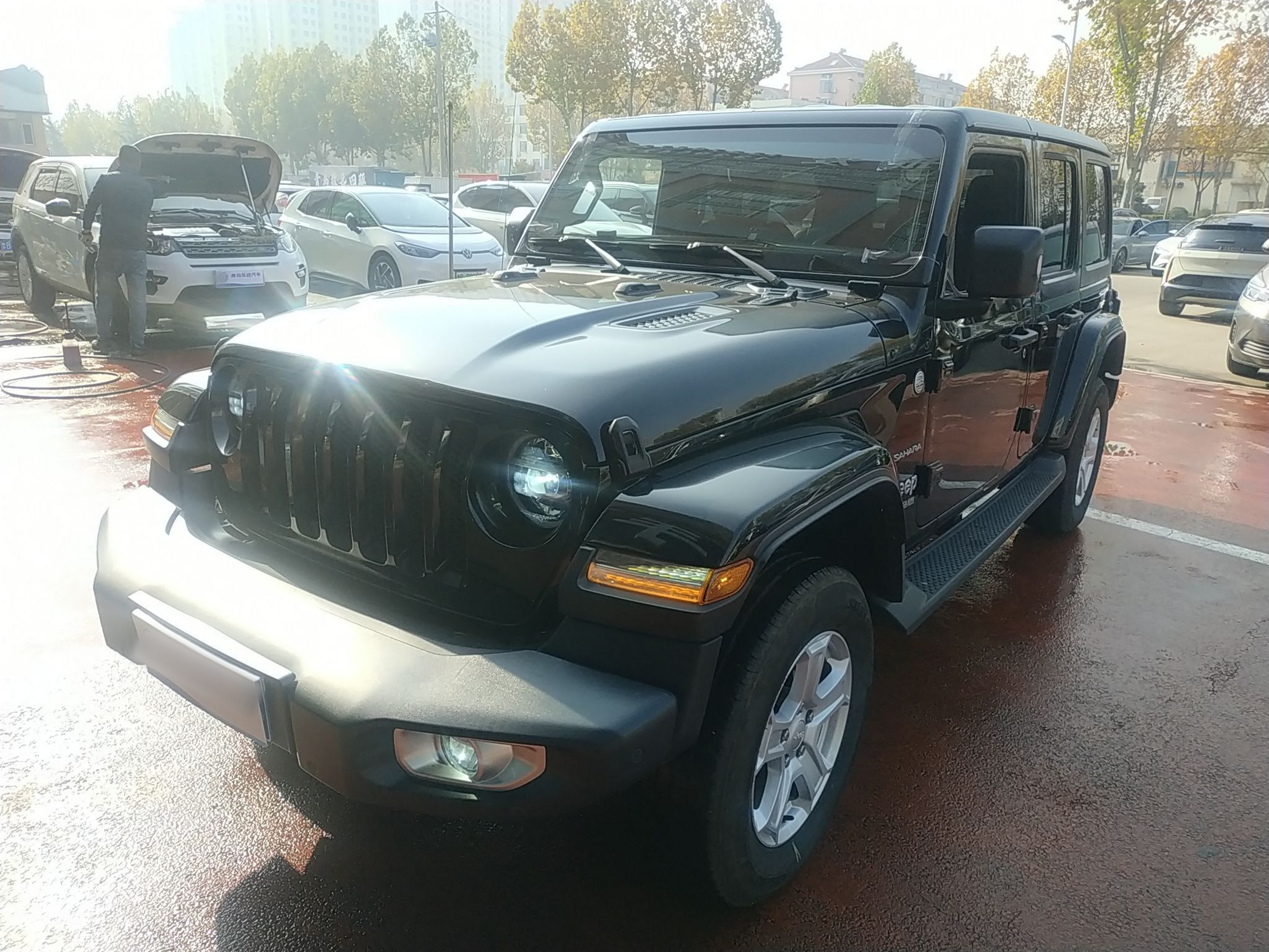 Под передней частью автомобиля