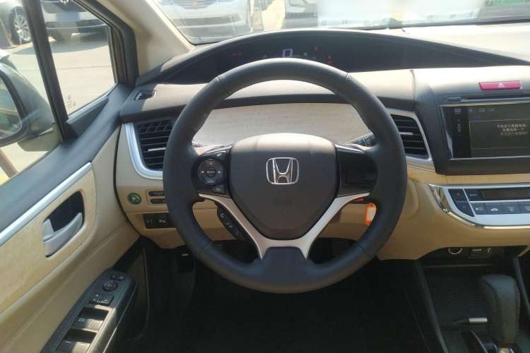 Used Honda Jade 2013 1.8L automatic Comfort version 5 seats

