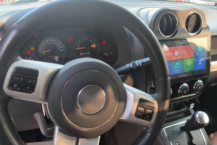 Used  Compass 2014 Revised Version 2.0L Two-Wheel Drive Entry-Level Edition
