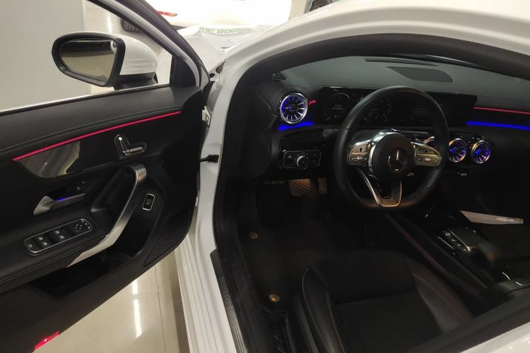 Used Mercedes-Benz A-Class 2022 Revised Version A 200 L Sport Sedan Fashionable Style
