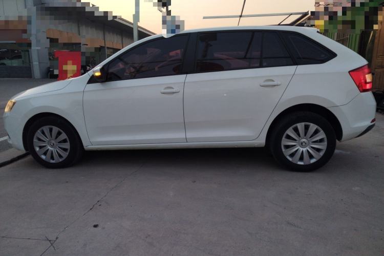 Used Skoda Rapid Spaceback 2018 1.6L Manual Standard Edition
