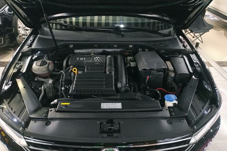 Used Volkswagen Magotan 2017 280TSI DSG Comfort Model
