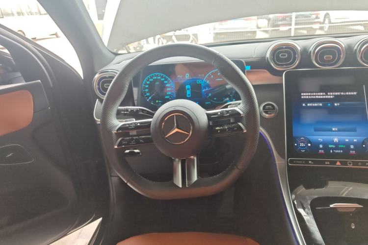 Used Mercedes-Benz GLC 2024 Facelifted GLC 260 L 4MATIC Luxury Version 5 Seats
