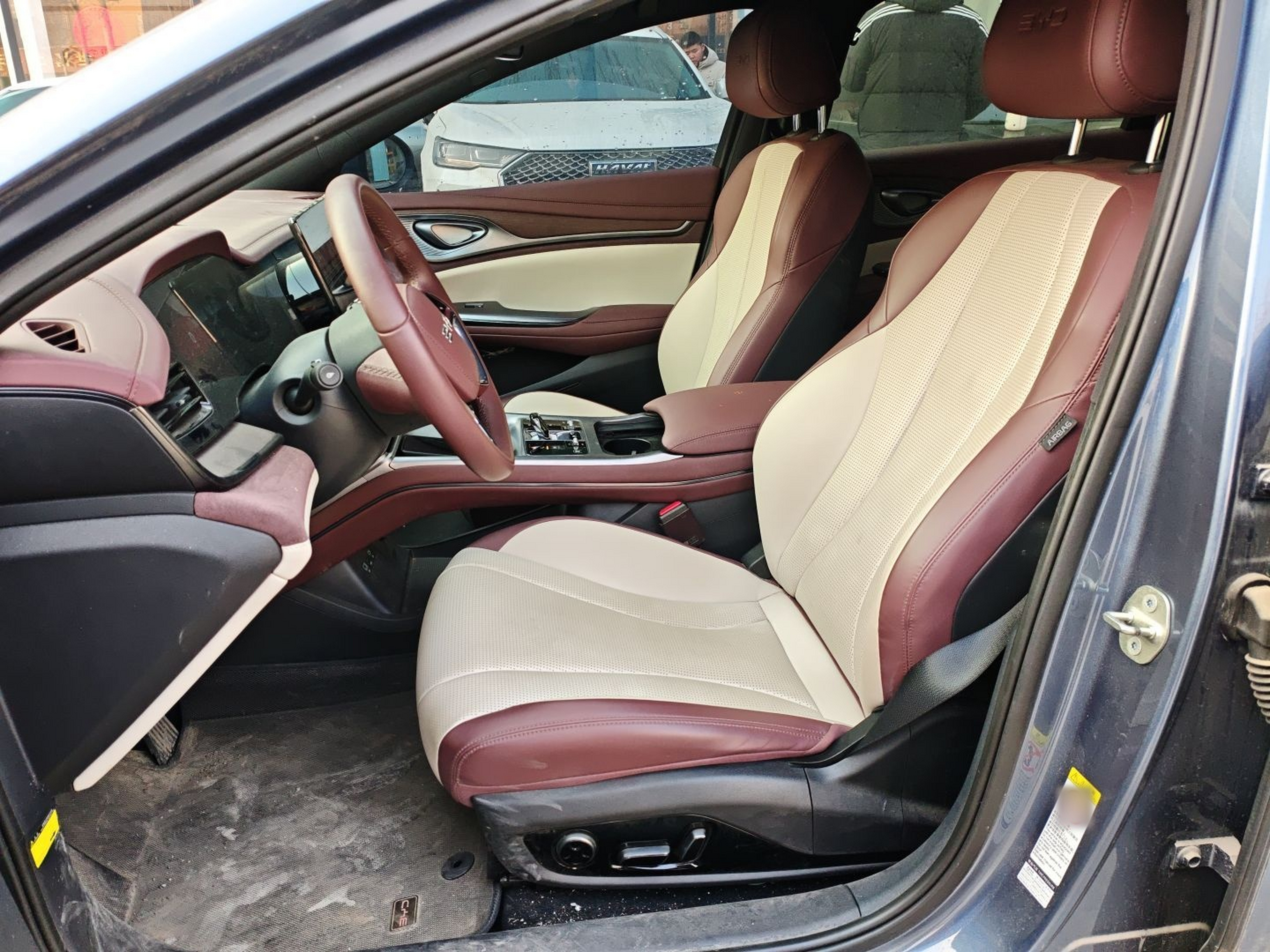 Переднее сиденье в автомобиле