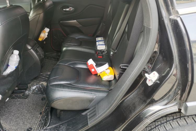 Used Jeep Cherokee 2019 2.0T Two-Wheel Drive Smart Enjoyment Version China VI
