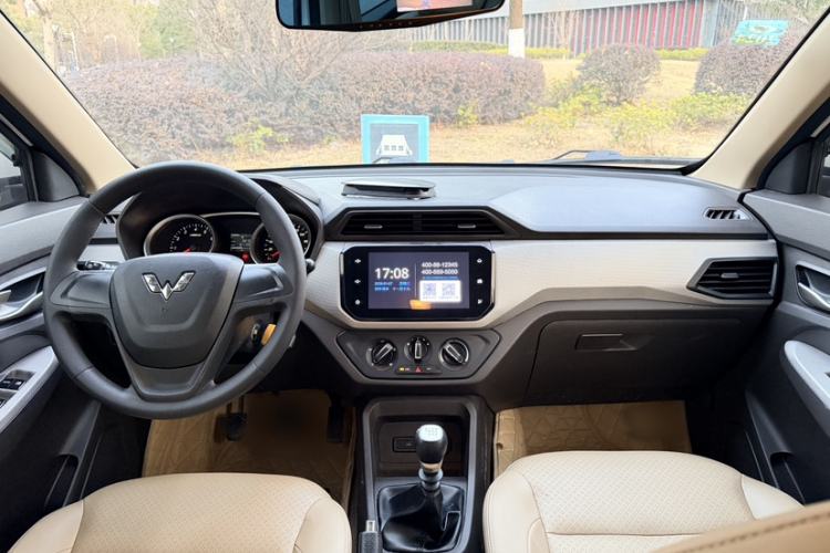 Used Wuling Hongguang 2019 1.5L S Comfort Edition China VI LAR