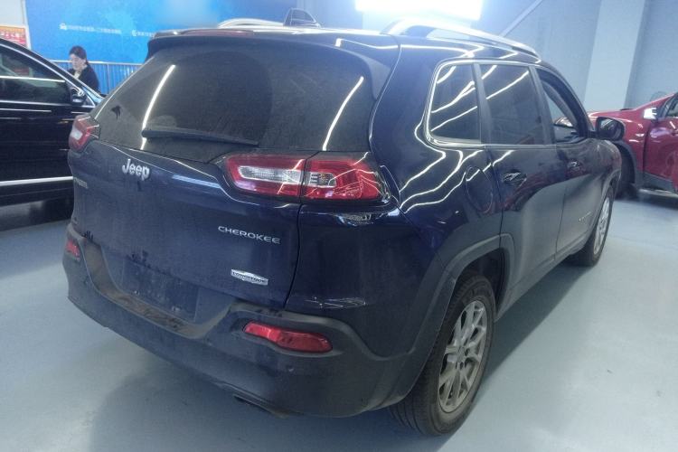 Used  Cherokee 2016 2.4L Leading Edition