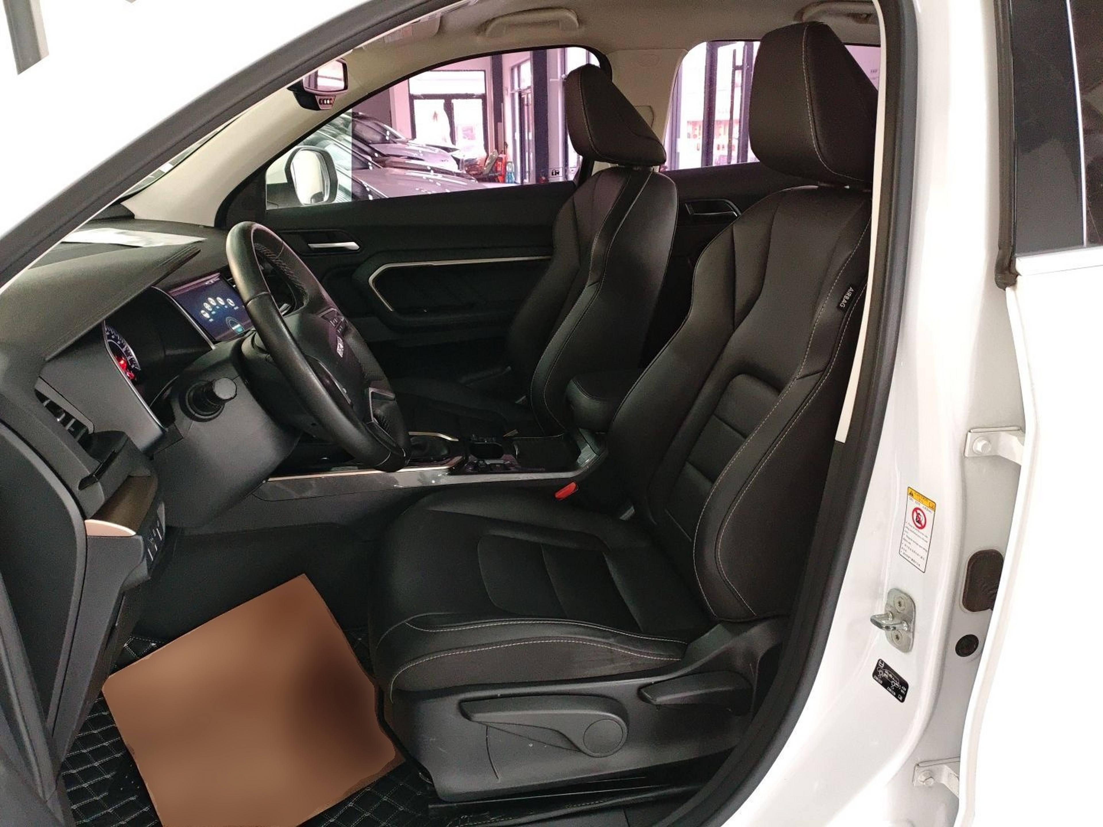 Переднее сиденье в автомобиле