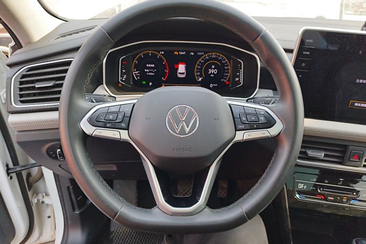 Used Volkswagen Tayron 2023 300TSI Two-Wheel-Drive Luxury Plus Advanced Edition
