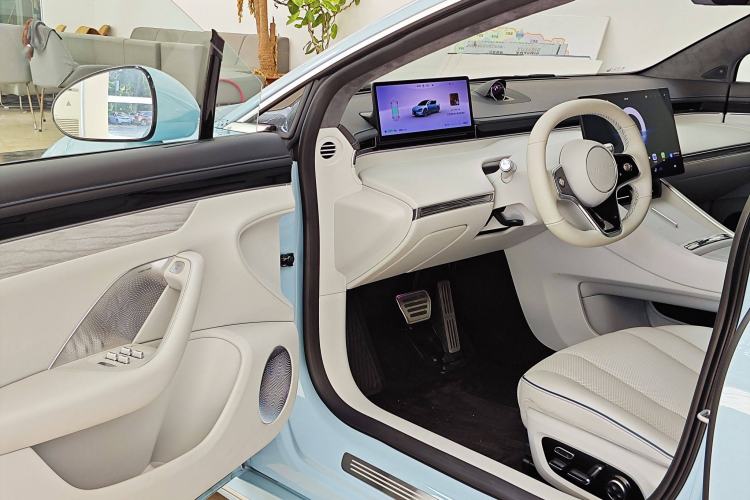 Used Hima Luxeed S7 2025 705 km Max
