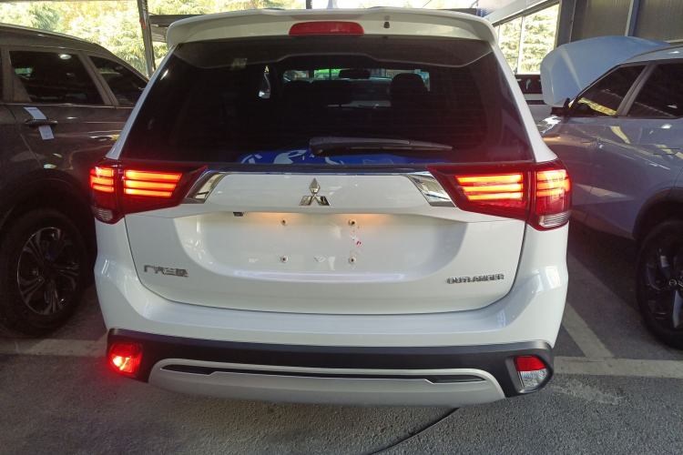 Used Mitsubishi Outlander 2019 2.0L Two-Wheel Drive Comfort Edition 5 Seats China V Standard
